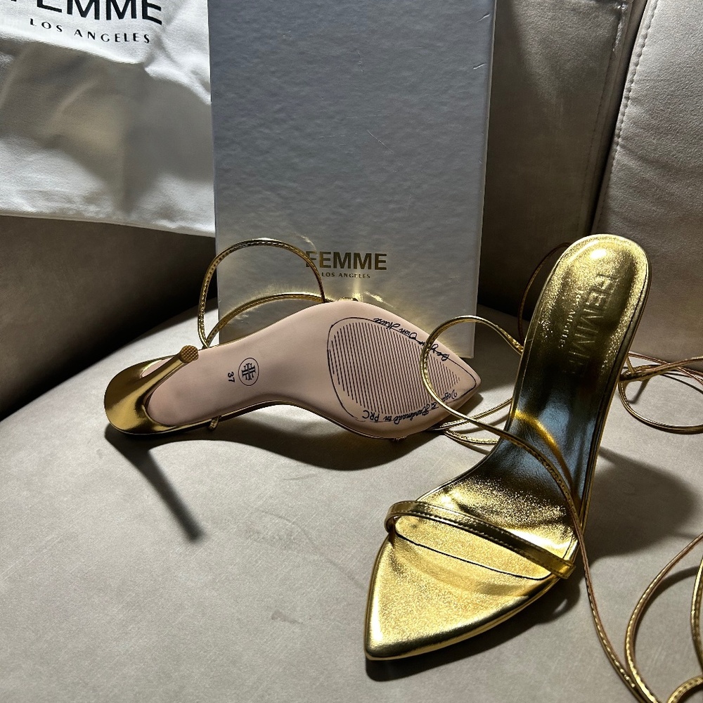 Heels - Picture 2 of 4